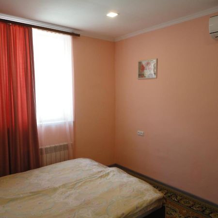 Like Home Guesthouse & Tours 예레반 외부 사진