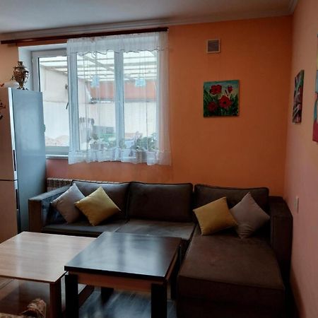 Like Home Guesthouse & Tours 예레반 외부 사진