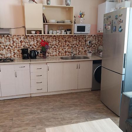 Like Home Guesthouse & Tours 예레반 외부 사진