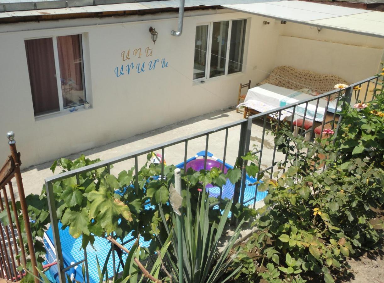 Like Home Guesthouse & Tours 예레반 외부 사진