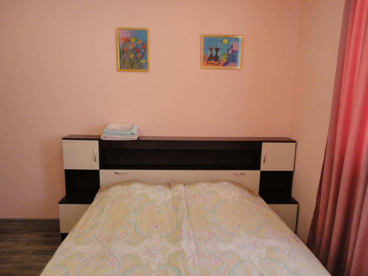 Like Home Guesthouse & Tours 예레반 외부 사진