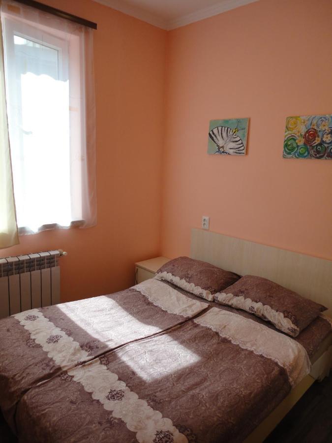 Like Home Guesthouse & Tours 예레반 외부 사진