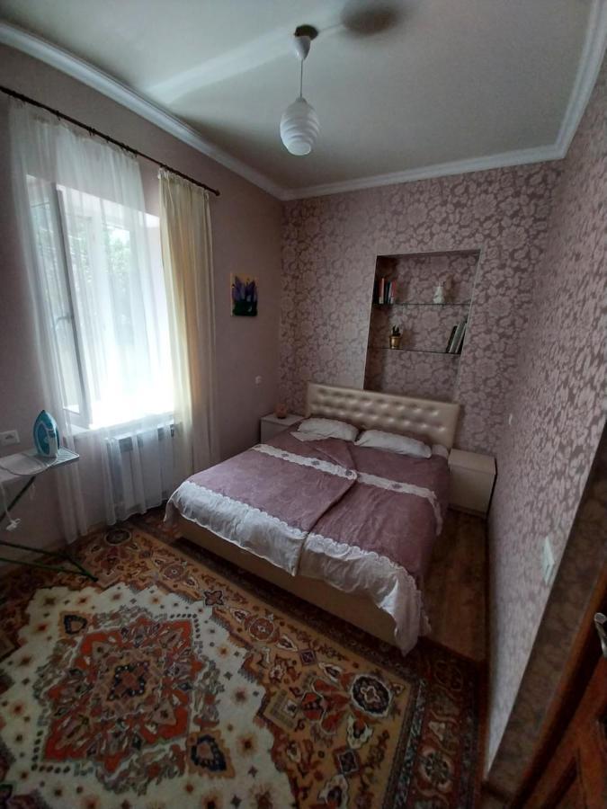 Like Home Guesthouse & Tours 예레반 외부 사진