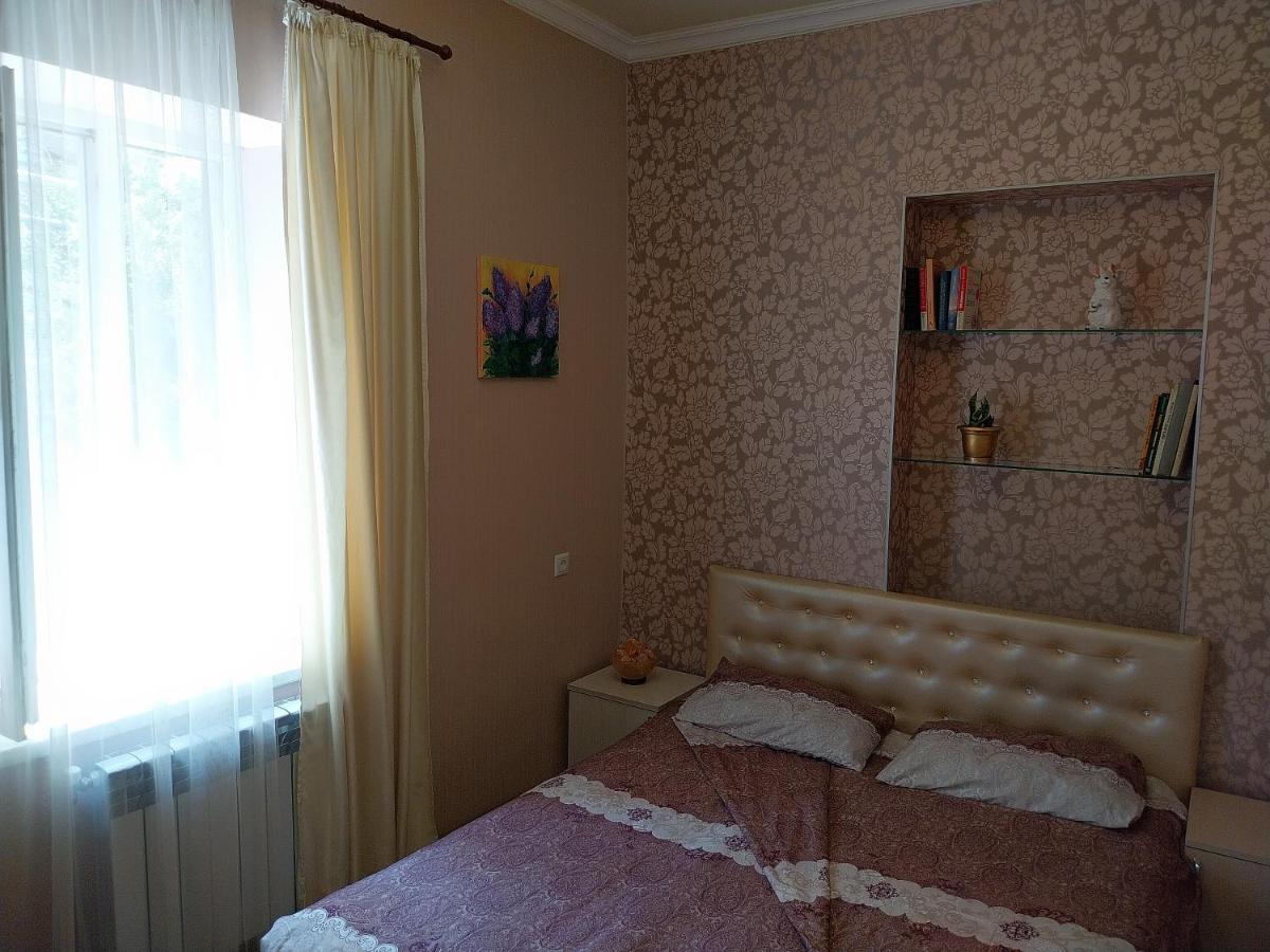 Like Home Guesthouse & Tours 예레반 외부 사진