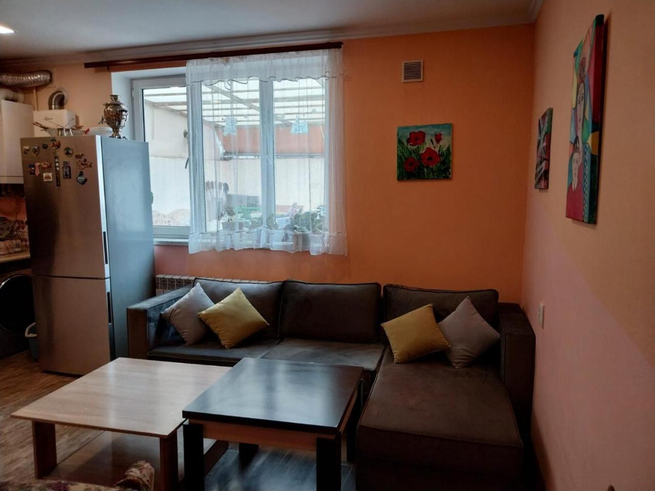 Like Home Guesthouse & Tours 예레반 외부 사진